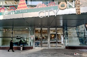 西安熙地港商場(chǎng)鋁型材地彈門(mén)斗工程